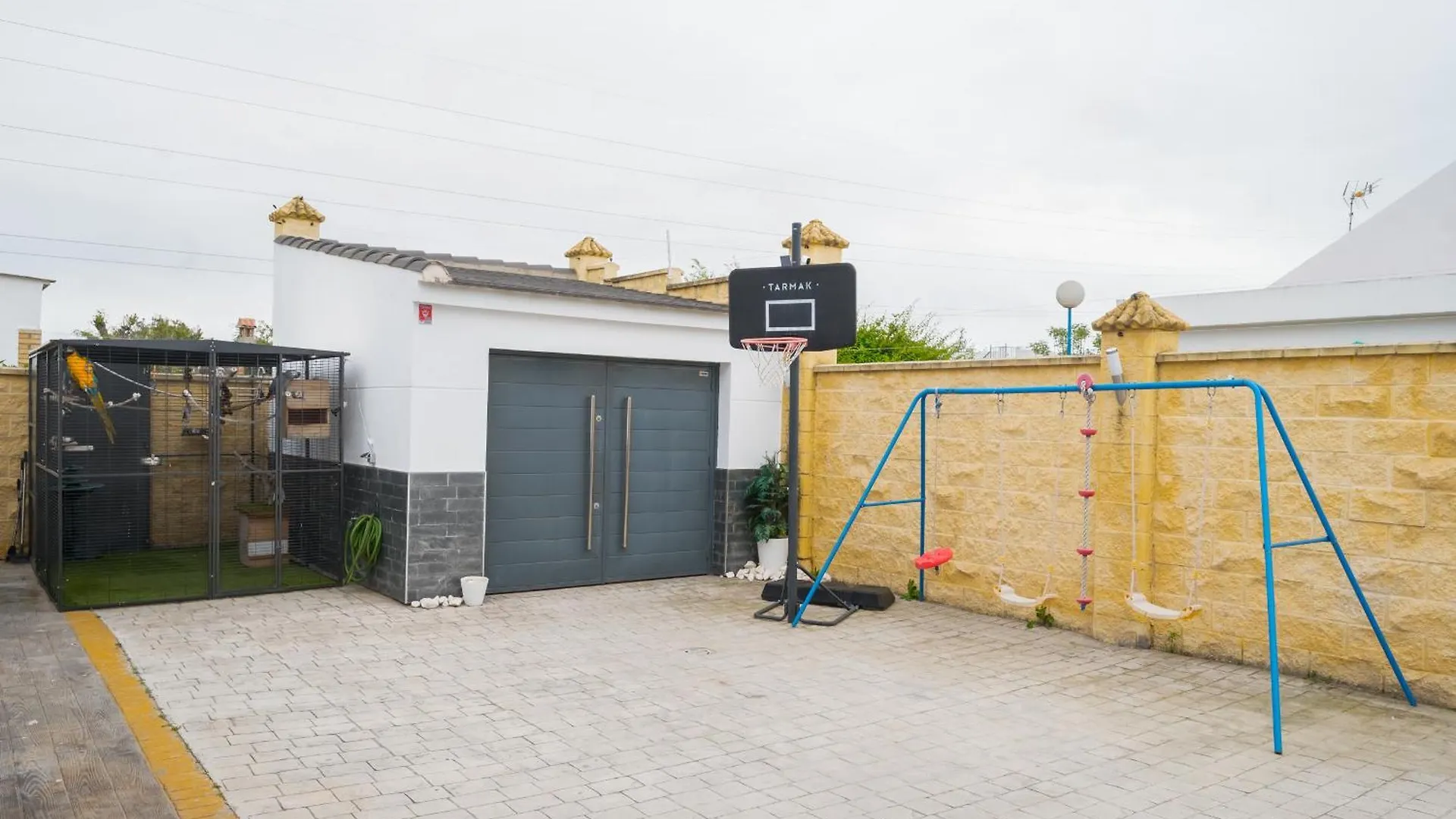 Vakantiehuis Casa De Invitados Hasta 6 Personas Circuito De Sevilla Carmona  Spanje