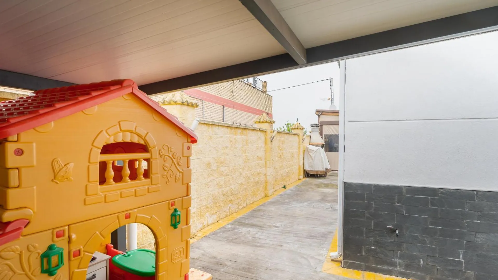 Casa De Invitados Hasta 6 Personas Circuito De Sevilla Carmona  Vakantiehuis